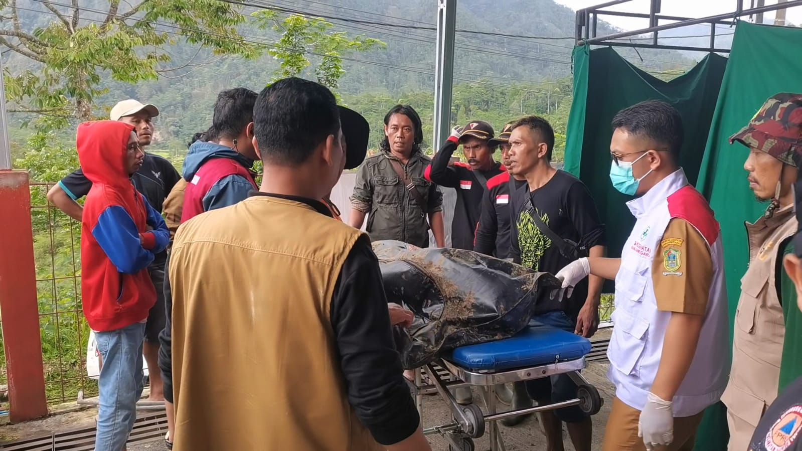 Longsor Situkung Pandanarum: 2 Korban Ditemukan Meninggal, 26 Warga Masih Hilang