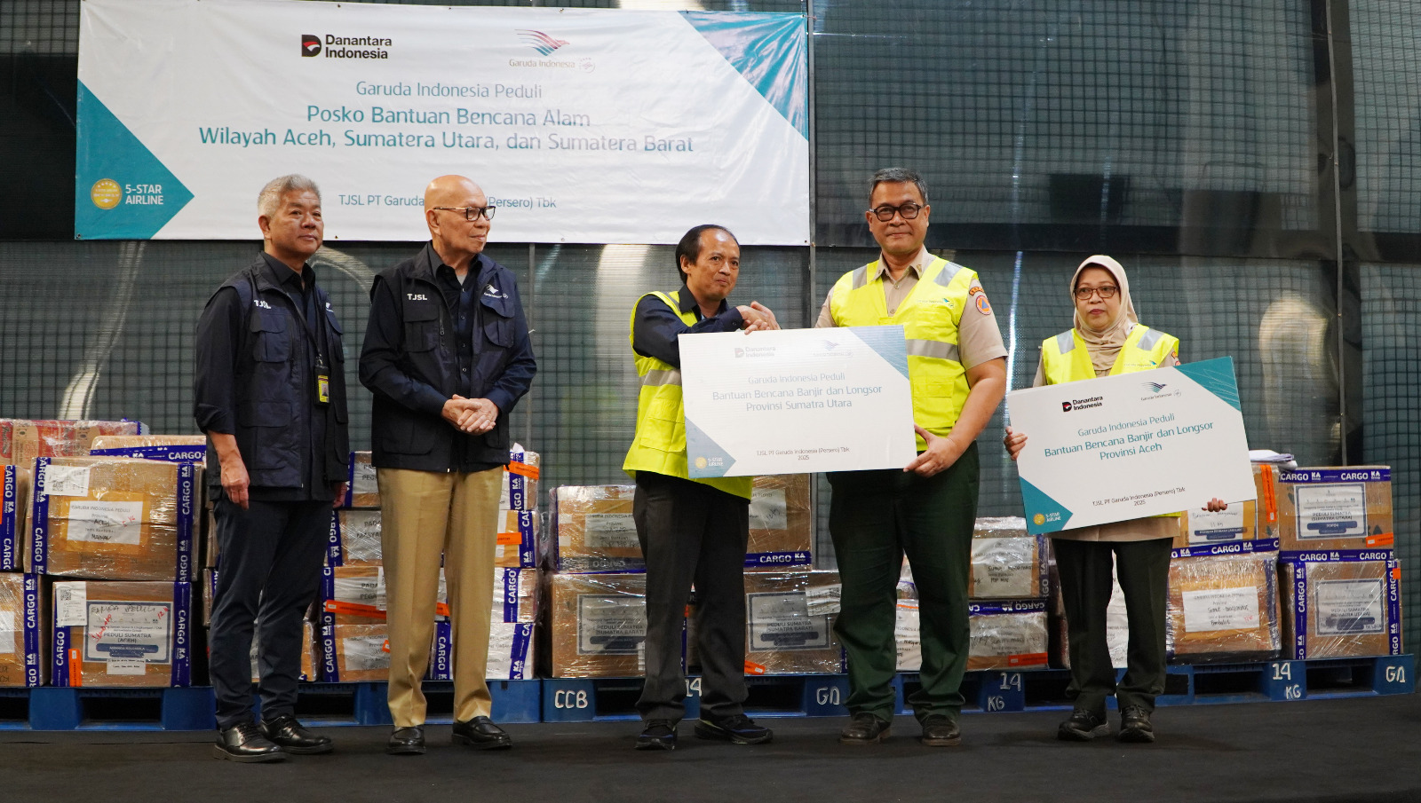 Gerak Cepat Karyawan Garuda Indonesia, 7 Ton Bantuan Terbang ke Daerah Banjir di Sumatera