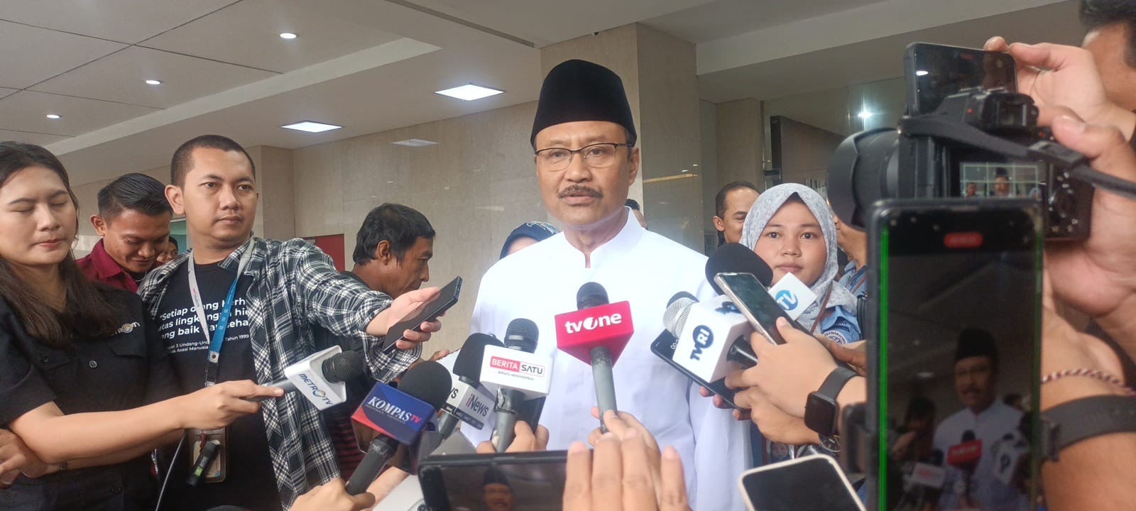 Solidaritas di Tengah Ledakan SMAN 72: Gus Ipul Apresiasi Aksi Kemanusiaan Siswa dan Warga