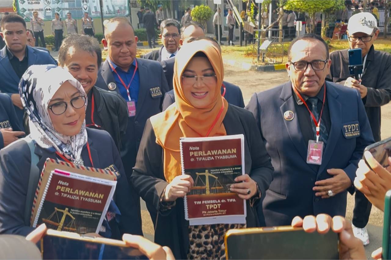 Dokter Tifa Hadiri Sidang Lanjutan Kasus Dugaan Ijazah Palsu Jokowi, Bawa 37 Nota Perlawanan