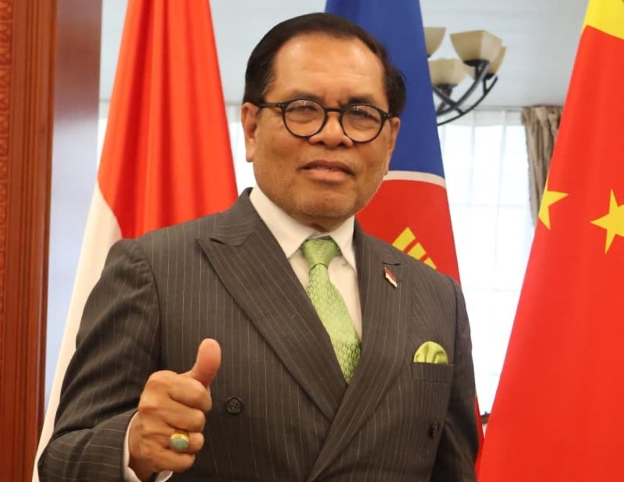 Cheng Yu Pilihan Duta Besar Indonesia untuk Tiongkok Djauhari Oratmangun: He Zhong Gong Ji