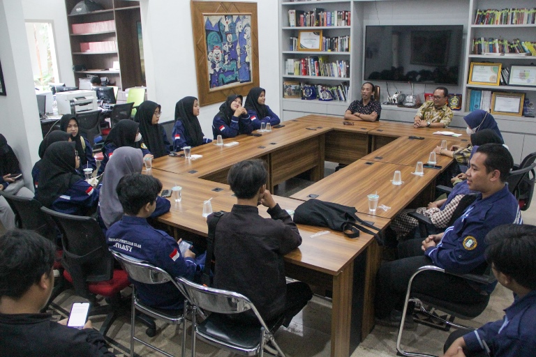 Mahasiswa Unhasy Jombang ’’Kuliah Jurnalistik” di Harian Disway