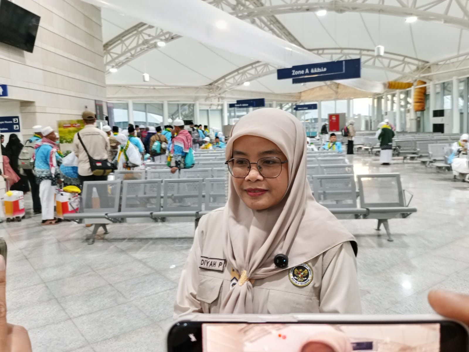 Haji Mabrur, Pesan Ustadzah Anis Saat Lepas Jemaah di Bandara Madinah