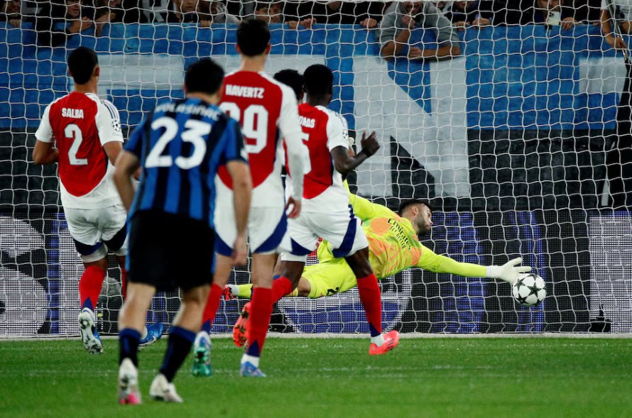 Arsenal Imbangi Atalanta 0-0, David Raya Gagalkan Penalti Mateo Retegui