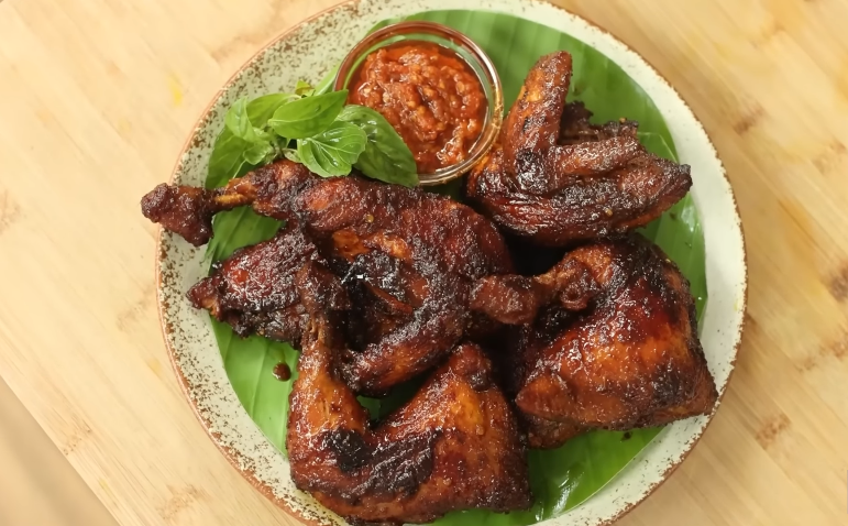  Ayam Bakar Kecap Teflon ala Devina Hermawan, Menu Praktis untuk Liburan Nataru