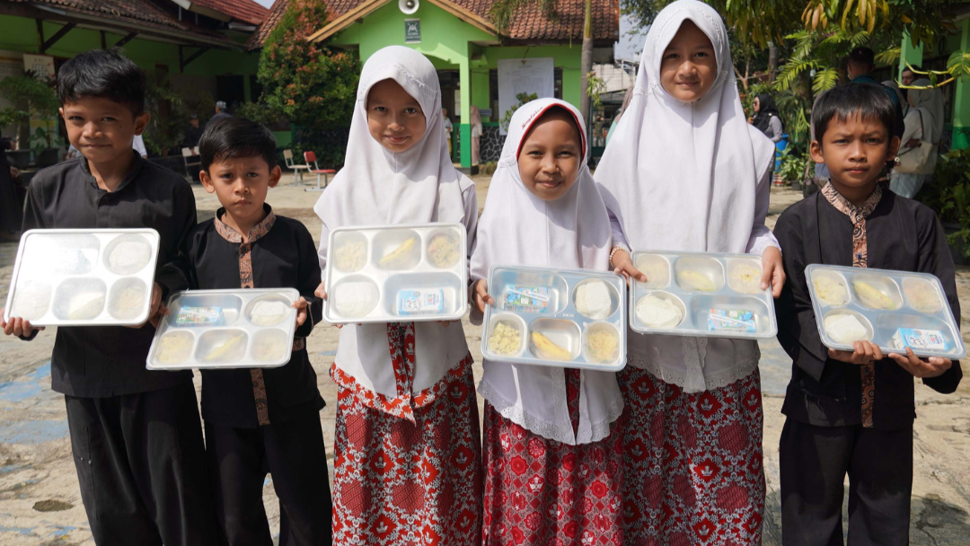 Program Makan Bergizi Gratis Kini Menjangkau Sekolah Rakyat, Sediakan 3 Kali Makan dan 2 Kudapan Sehari