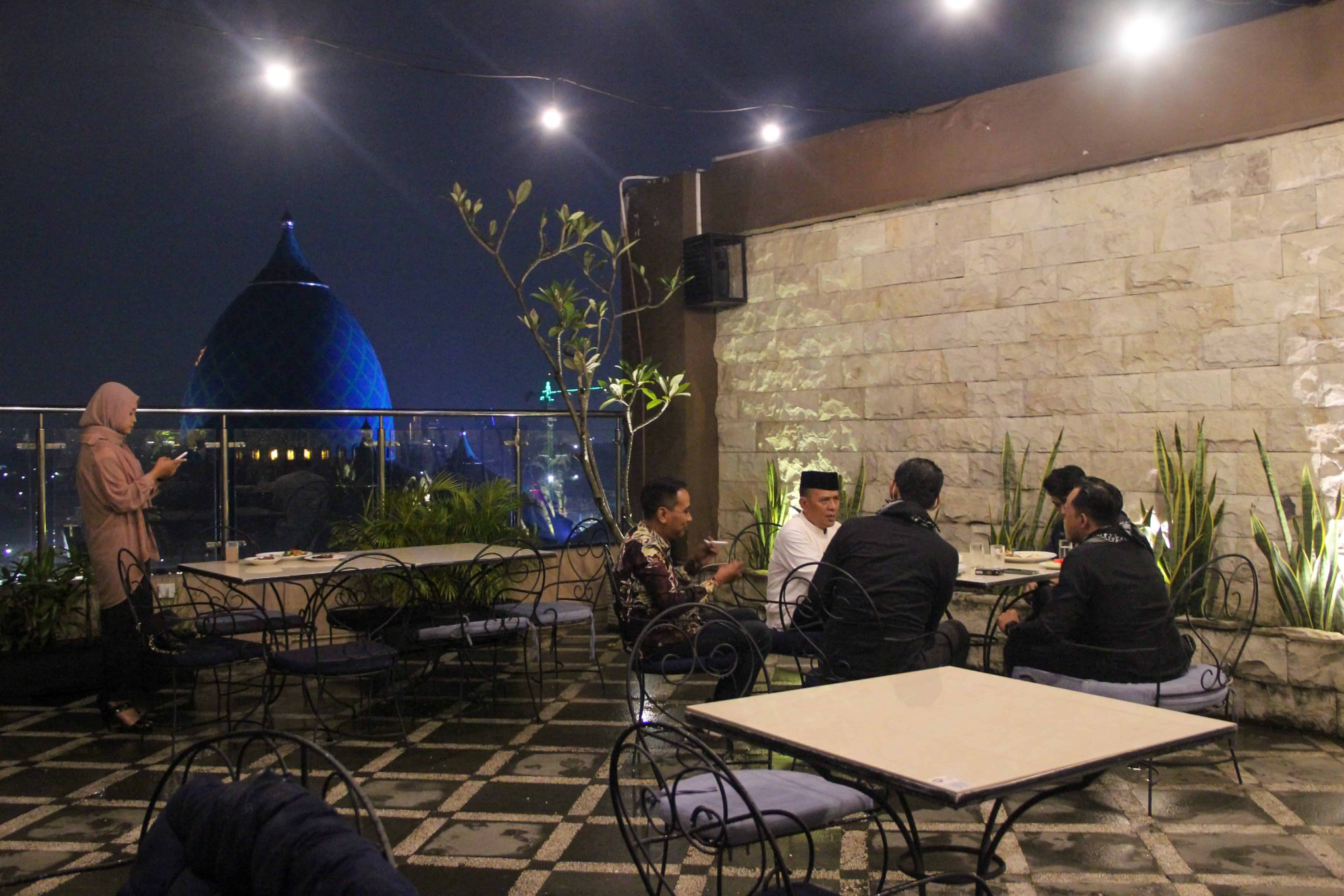 Sajian Menu Iftar 1001 Malam ala Timur Tengah di Namira Syariah Hotel Surabaya