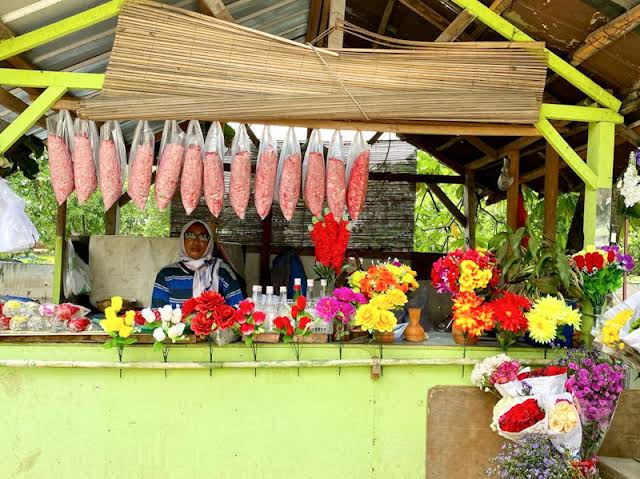 Berkah Hari Raya Idul Fitri 2026, Keuntungan Penjual Bunga di TPU Meningkat