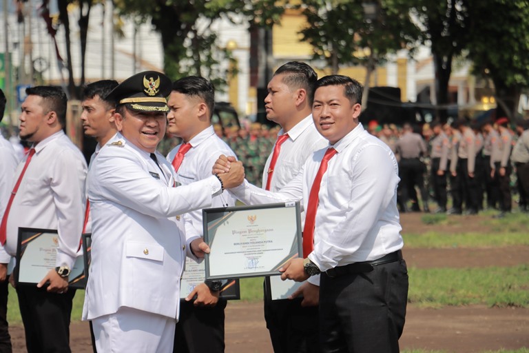 Bupati Jember Beri Penghargaan Polisi Pengungkap Ganja