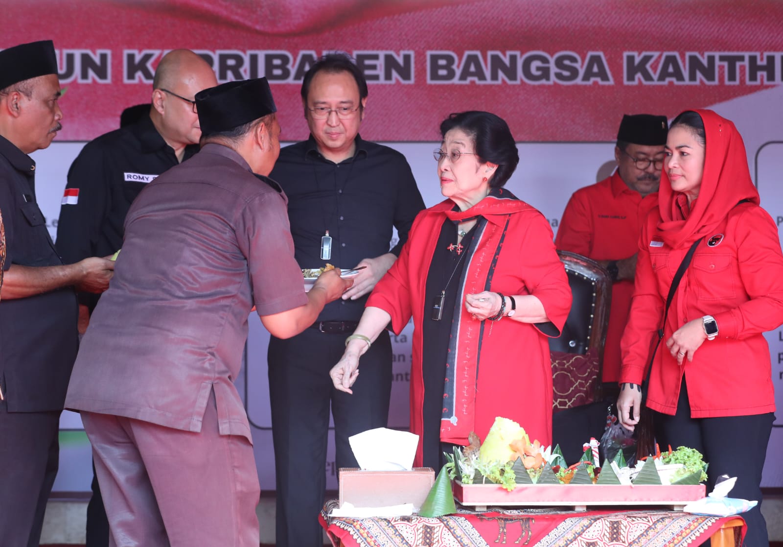 Seri Sang Putra Fajar (2): Tumpeng yang Bikin Gemetar