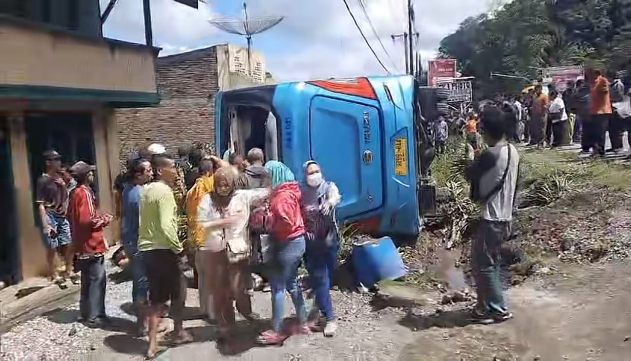 Bus Bigbird Rombongan Koperasi KPPD DKI Jakarta Terguling di Toba Sumut, 2 Orang Tewas