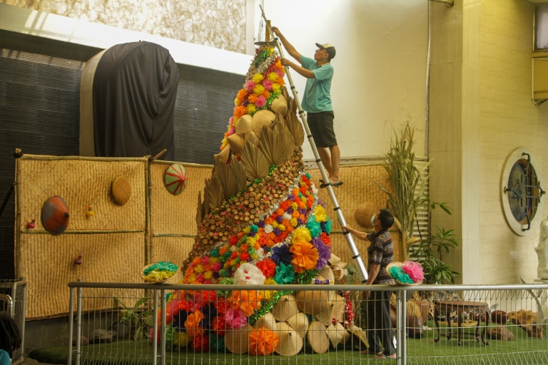 Pohon Natal dari Limbah Plastik, Pesan Damai di Bumi dari Gereja Paroki Kristus Raja Surabaya 