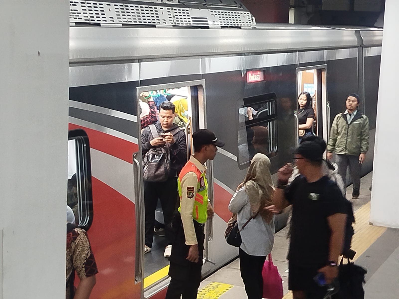 Pengumuman: KRL Gak Bisa ke Stasiun Cikarang Imbas Kecelakaan Argo Bromo Anggrek di Stasiun Bekasi Timur