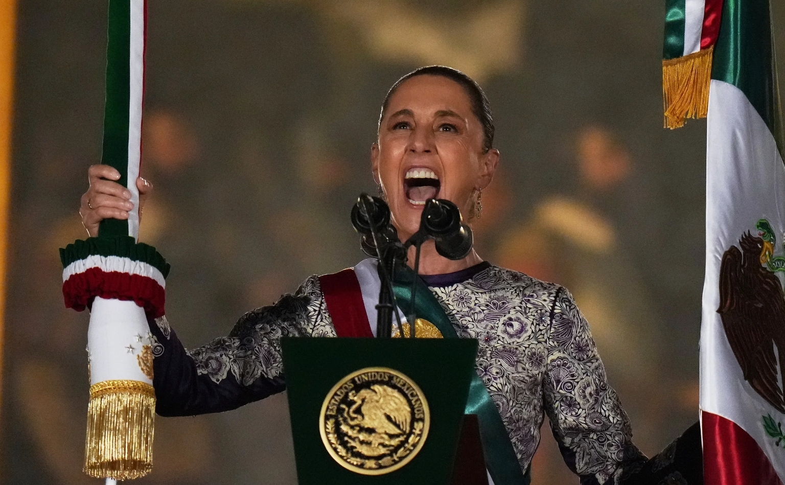 Para Perempuan Adat di Balik Gaya Stylish Presiden Meksiko Claudia Sheinbaum