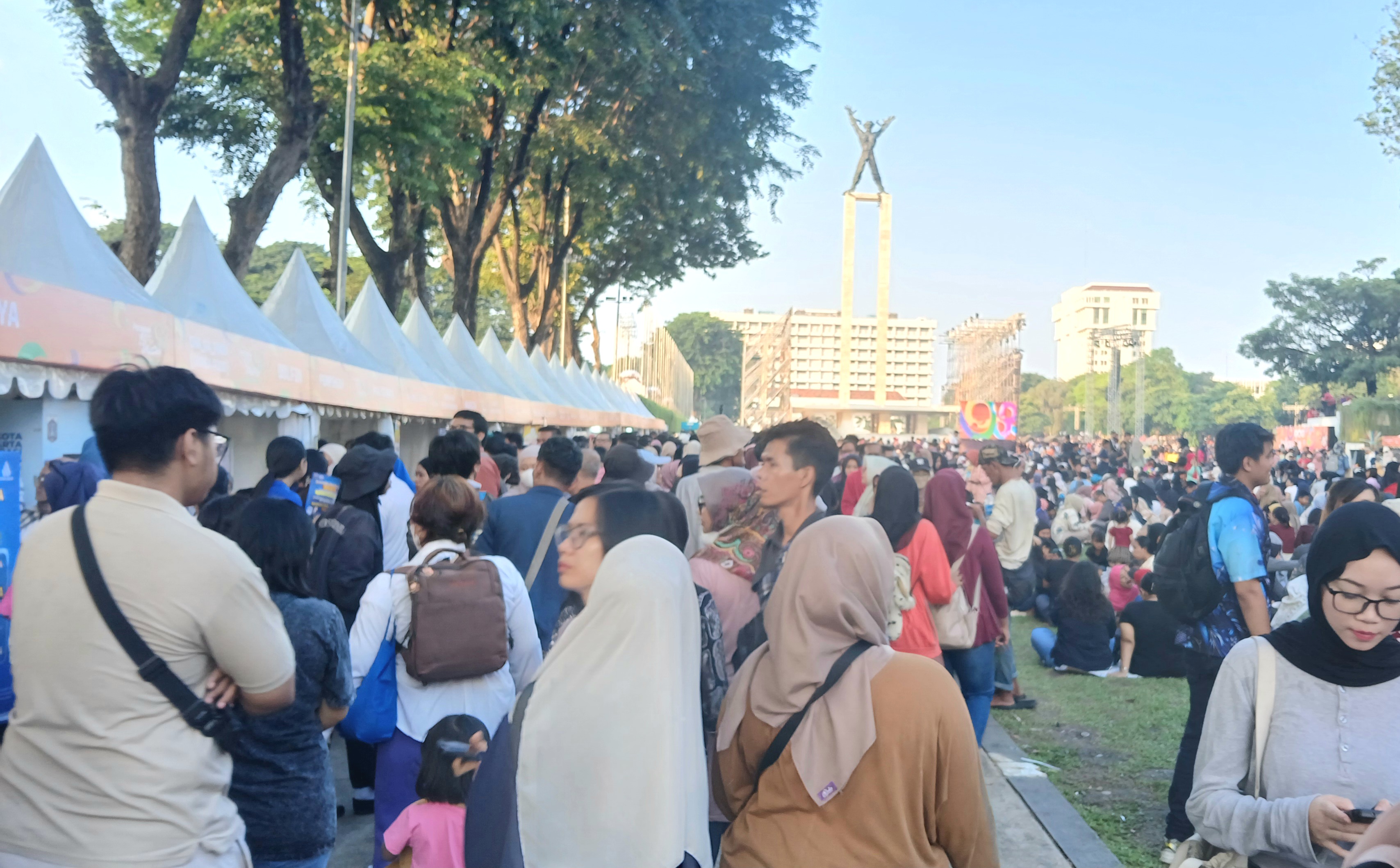 Rayakan HUT ke-498 Jakarta, Ribuan Warga Padati Lapangan Banteng