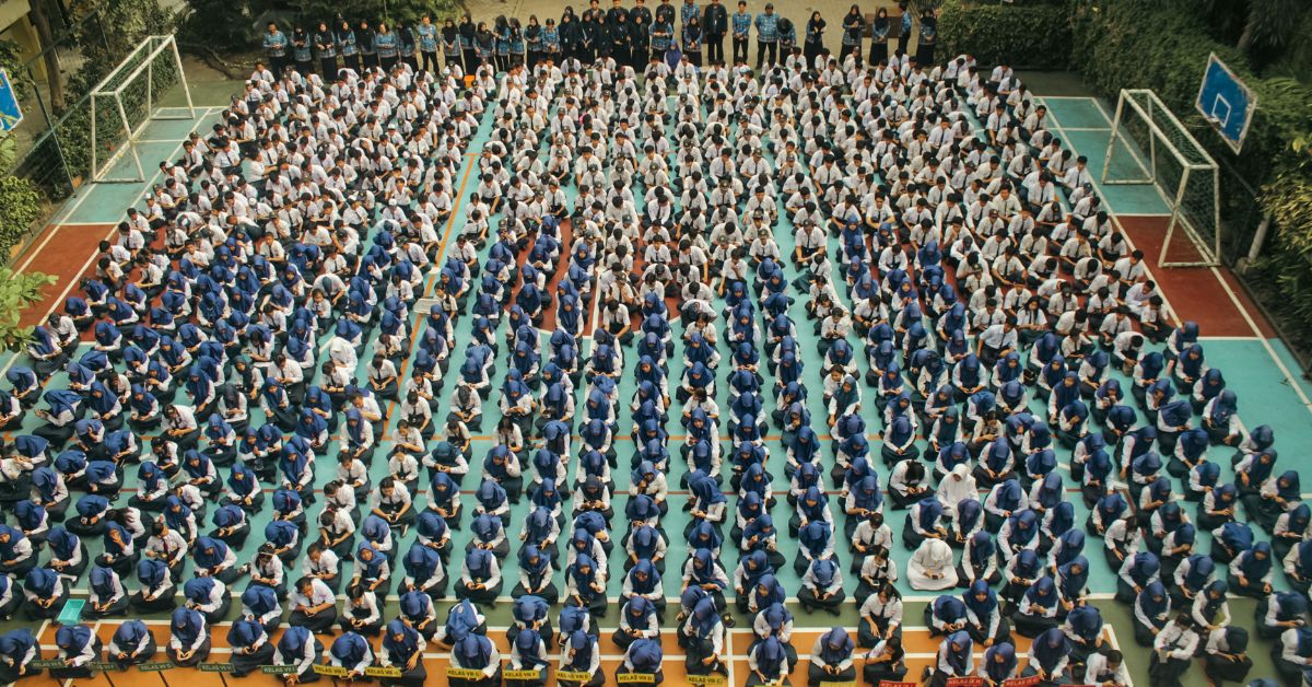 SMP Negeri 9 Surabaya Tingkatkan Literasi Pelajar dengan Membuat Opini Serentak di Bulan Bahasa