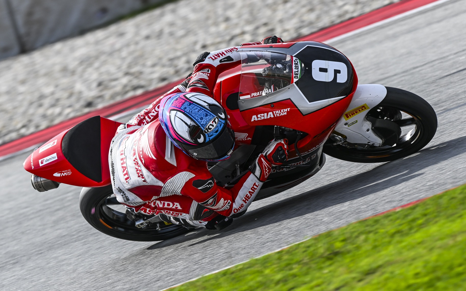 Duo Rider AHRT Tutup Musim Balap 2025 dengan Gemilang di Valencia