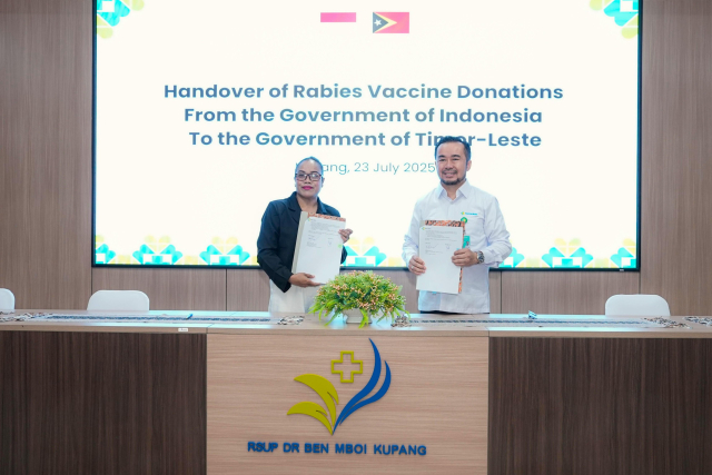 Cegah KLB Rabies, Pemerintah Indonesia Berikan Bantuan 2000 Vial Vaksin Anti Rabies ke Timor-Leste