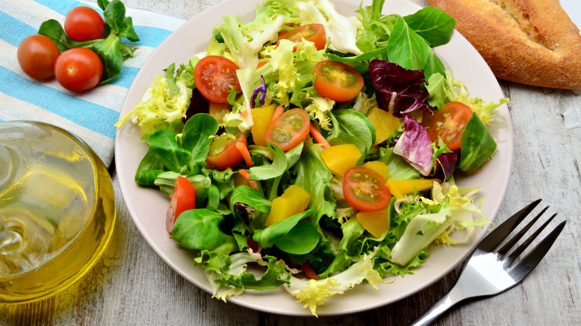 Coba 8 Jenis Salad dari Berbagai Negara Agar Anda Tak Bosan