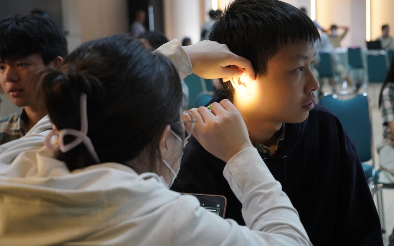 Membahayakan Anak Tapi Gak Semua Ortu Peka, Kemenkes Gencar Skrining Gangguan Pendengaran