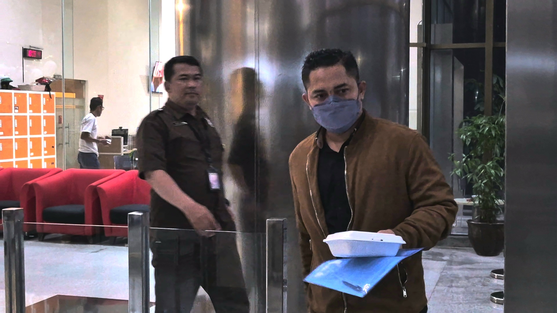 KPK Dalami Fathroni Diansyah soal Beberapa Dokumen dari Penggeledahan Visi Law