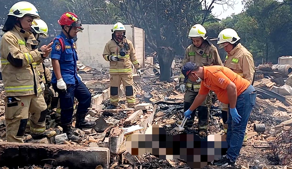 Tersisa Kepala dan Badan, Jasad Lansia Tewas Terpanggang Saat Kebakaran di Penjaringan Dievakuasi