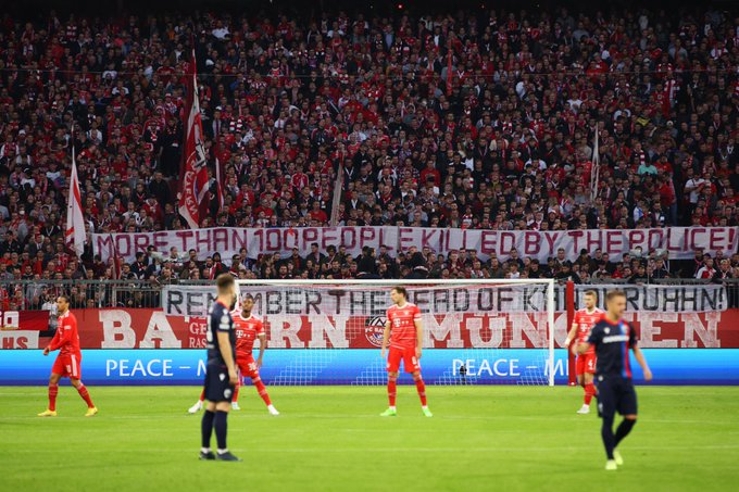 Spanduk Menohok Suporter Bayern Munich Soal Tragedi Kanjuruhan, Sebut Polisi sebagai Pembunuh
