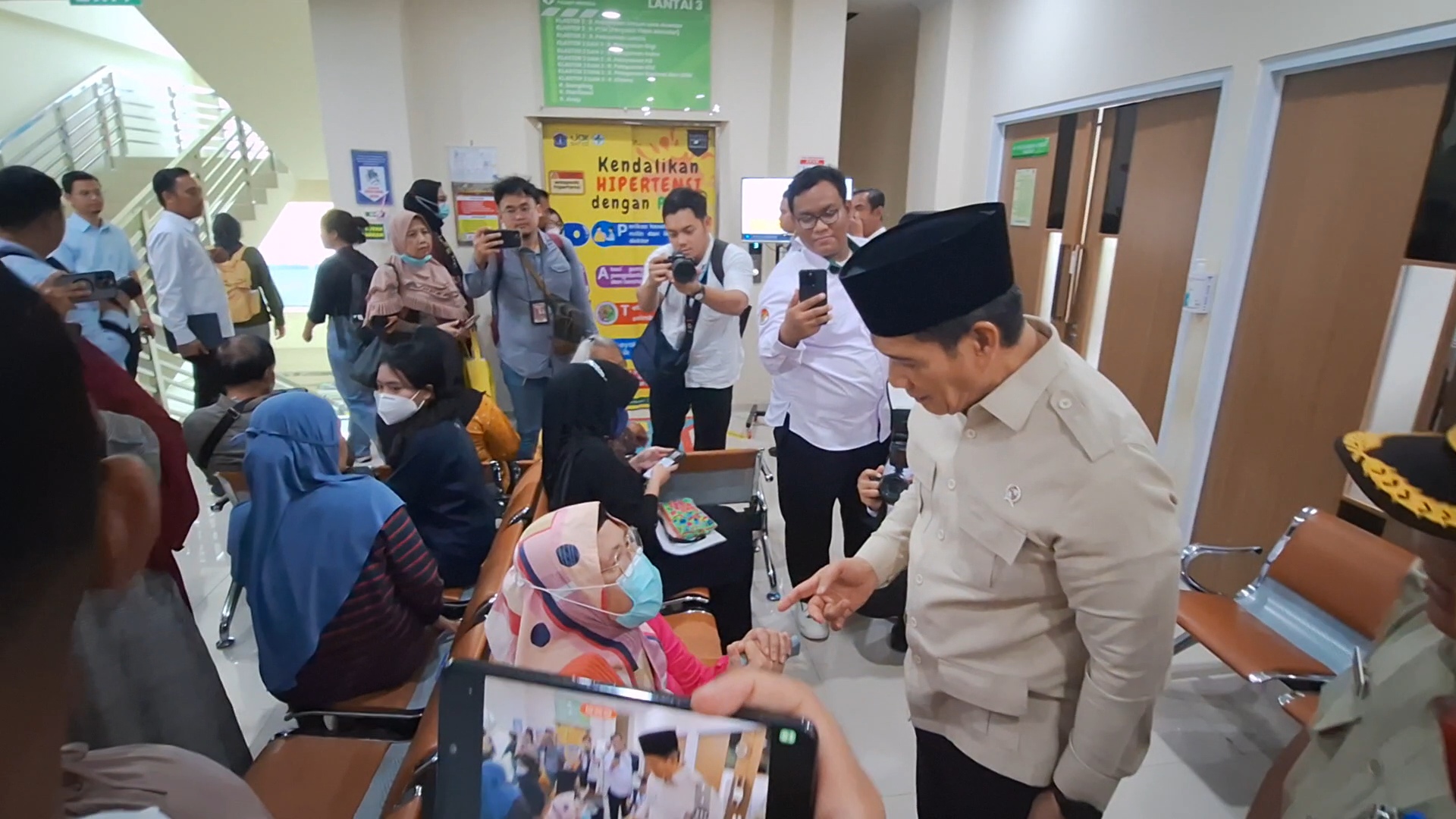 Wamenag Cek Kesehatan Gratis di Puskesmas Pasar Minggu, Romo Syafii: Berlaku Bagi Masyarakat Indonesia