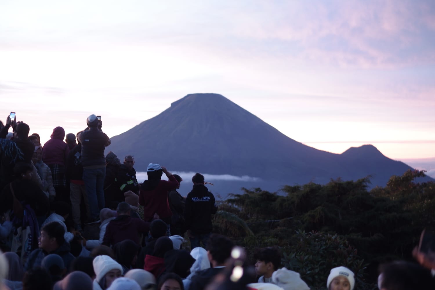 Pesona Bukit Sikunir dan Kawah Sikidang di Pegunungan Dieng