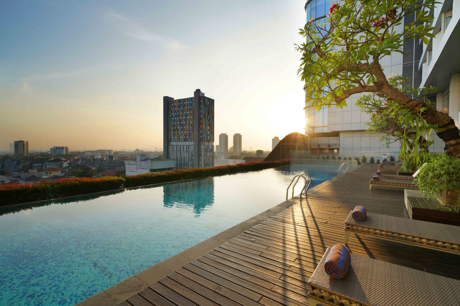 Vasa Hotel Surabaya Raih Juara 1 Kategori Best Tourist Attraction dalam Surabaya Tourism Awards 2025