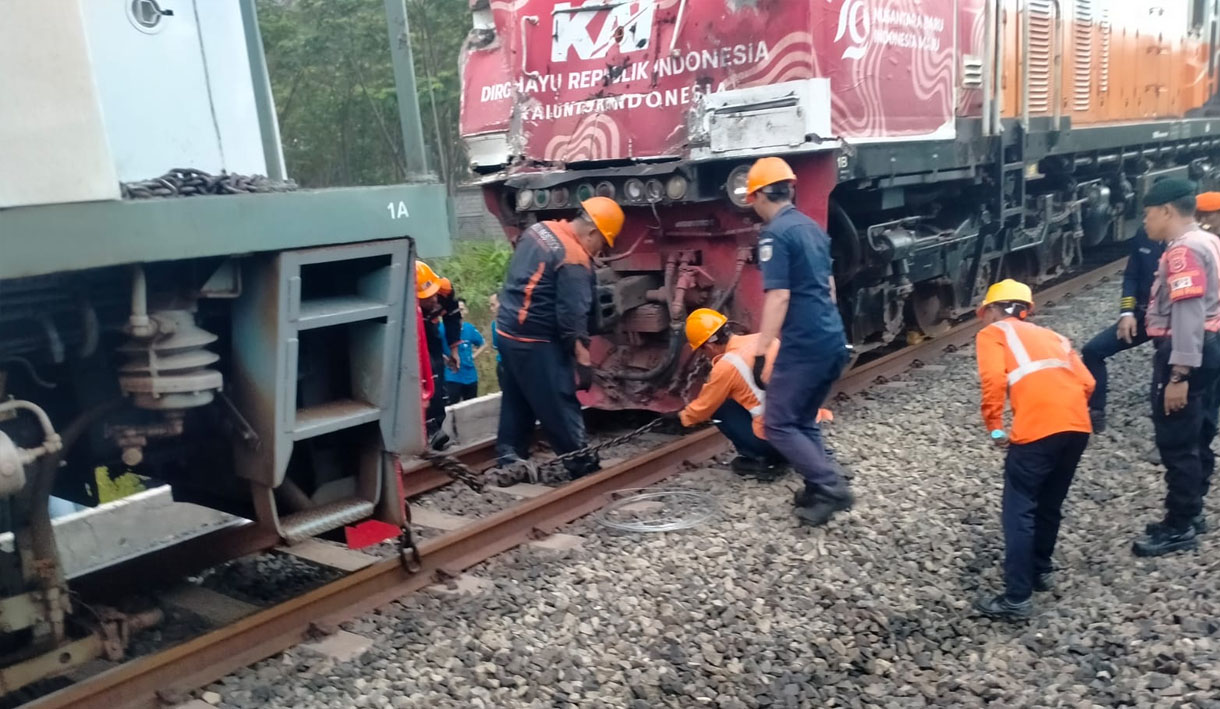 KAI Akan Tuntut Supir Truk ke Jalur Hukum: Kereta Rusak, Masinis Kami Harus Dirawat