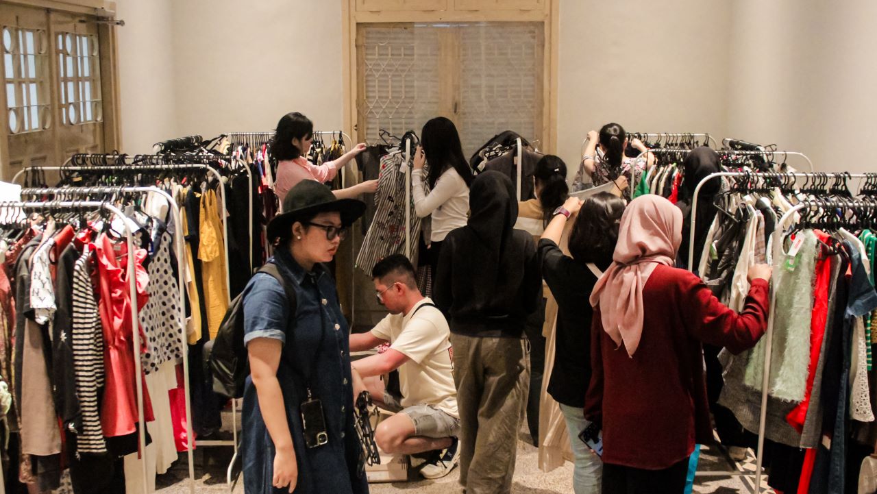 Hari Pertama Thrift Market 4.0 X Brands Garage Sale, Pengunjung Serbu Area Indoor dan Outdoor 