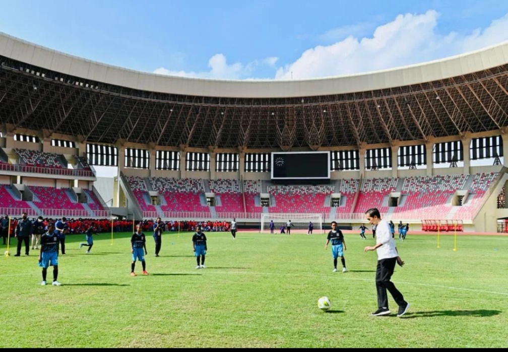 Jokowi Resmikan Papua Football Academy di Stadion Lukas Enembe Jayapura