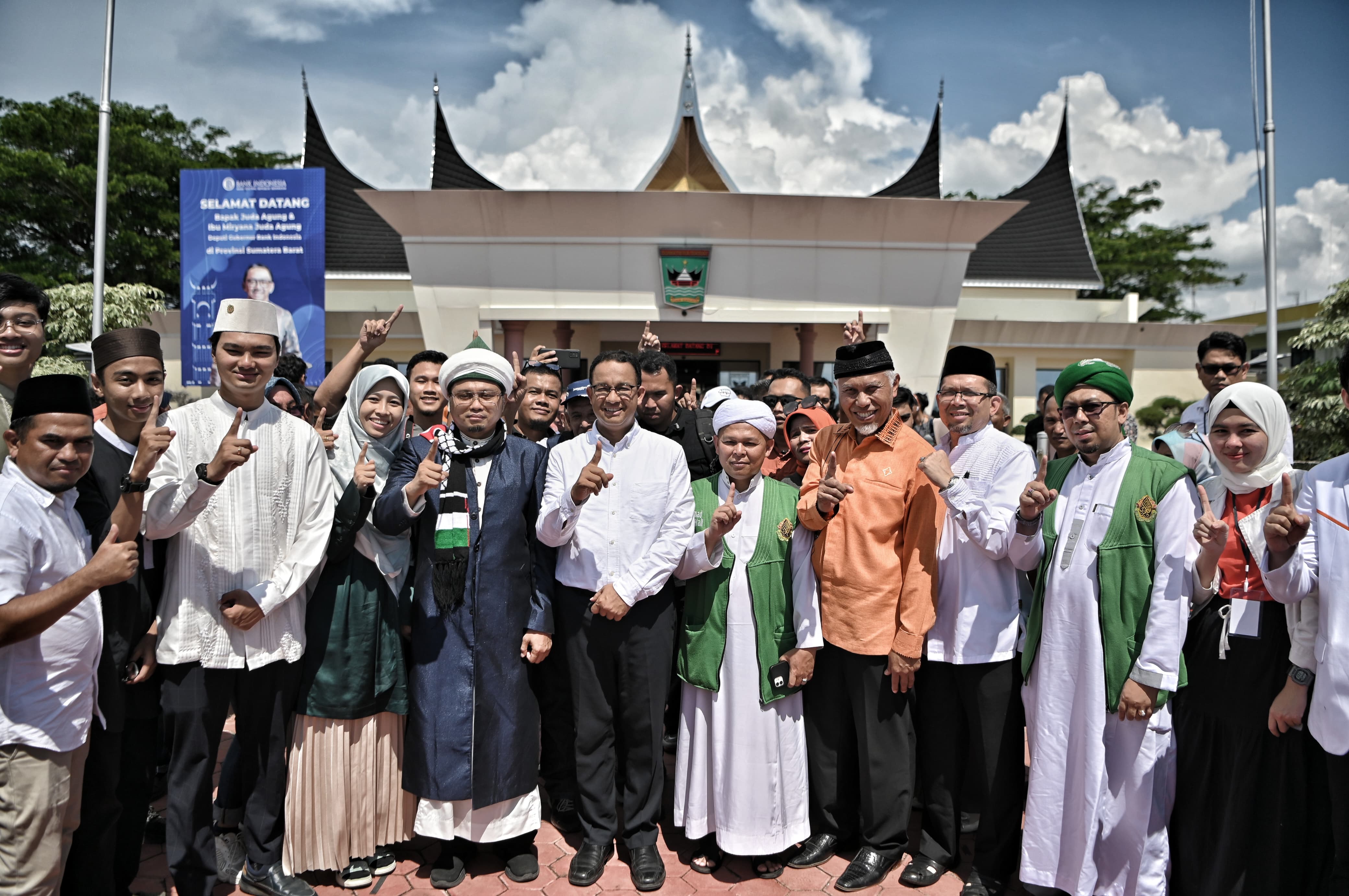 Kampanye Lagi di Padang, Anies Tekankan Komitmennya untuk Kembalikan Marwah Hukum Indonesia