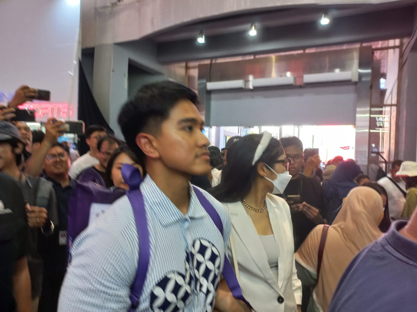 Gendong Tas Ransel Ungu Ciki Momogi, Kaesang Pangarep dan Erina Mampir ke Jakarta Fair 2024