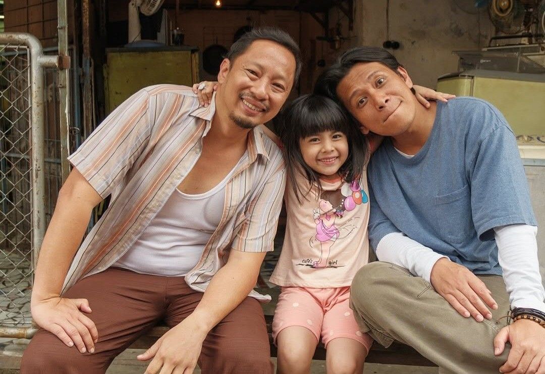 Sinopsis Film Panggil Aku Ayah, Ketiga Debt Collector Sangat Tiba-Tiba Mengasuh Anak