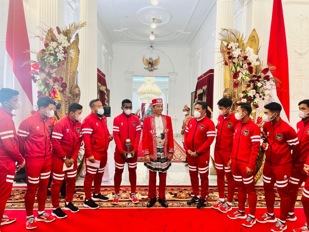Terima Timnas U-16 di Istana Merdeka, Jokowi Janjikan Training Camp yang Baik