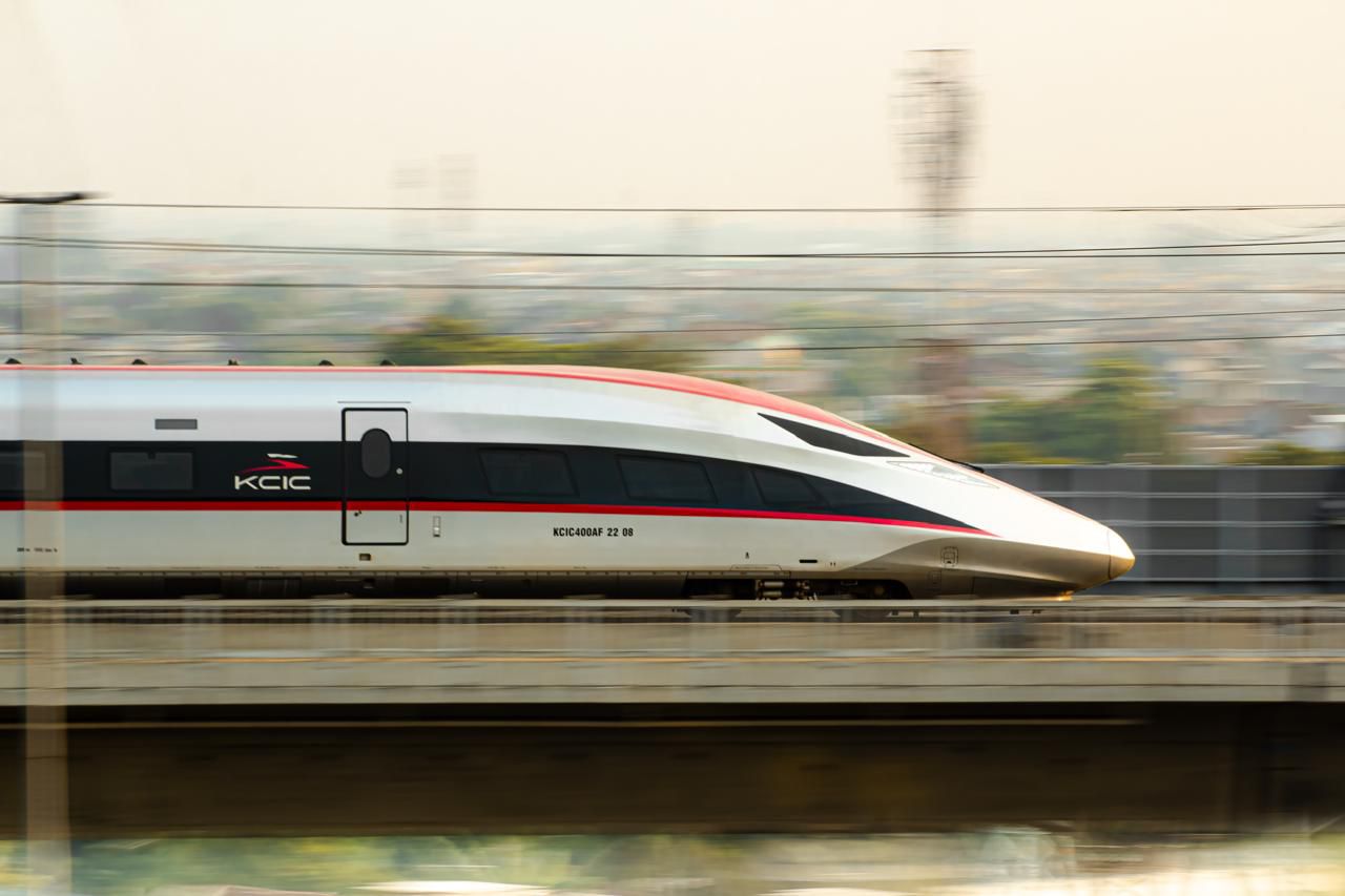 Kereta Cepat Whoosh 2 Tahun Beroperasi, Sudah Angkut 12 Juta Penumpang