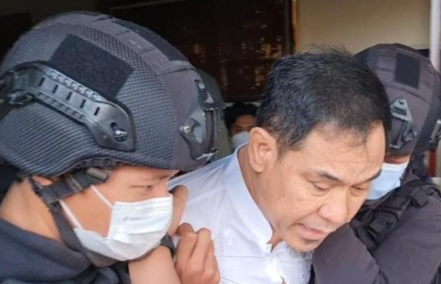 Dituntut 8 Tahun, Munarman akan Divonis Besok Terkait Kasus Tindak Terorisme   