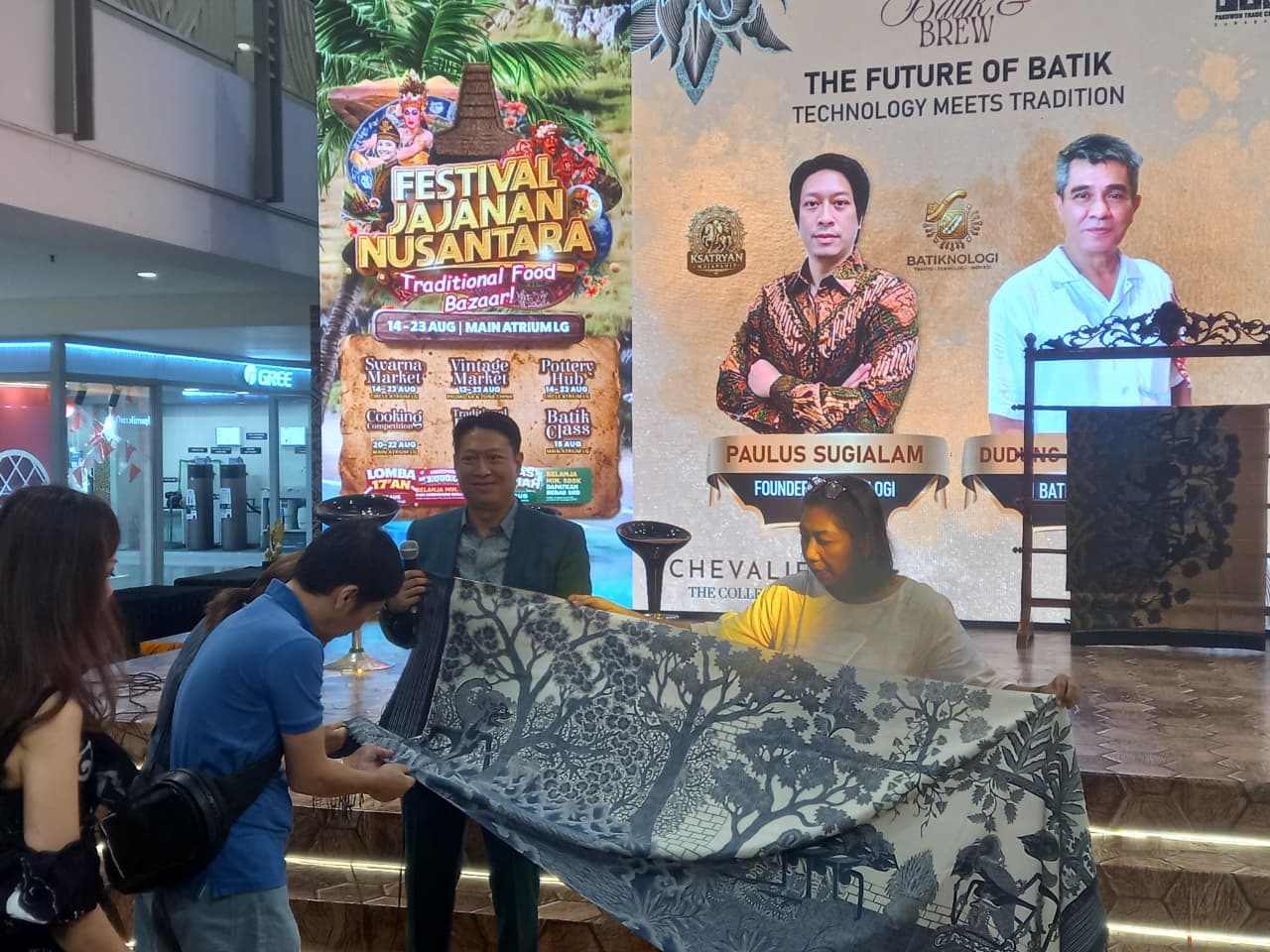 Menyeruput Liberika dalam Workshop Membatik Chevalier Inc: Batik Tulis dan Ampas Kopi 