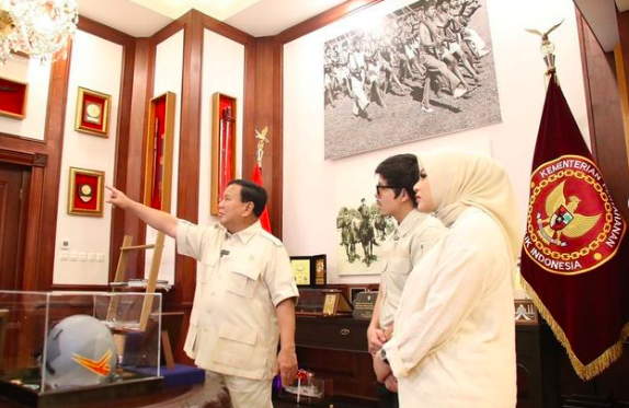 Bila Golkar Dukung Prabowo, Cawapresnya Airlangga atau Muhaimin?