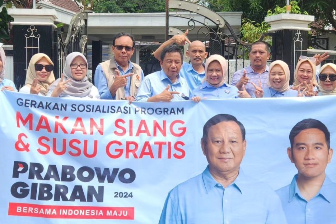 Hari Pertama Kampanye, TKN Prabowo-Gibran Bagikan Paket Susu dan Makan Siang di Jakarta Timur