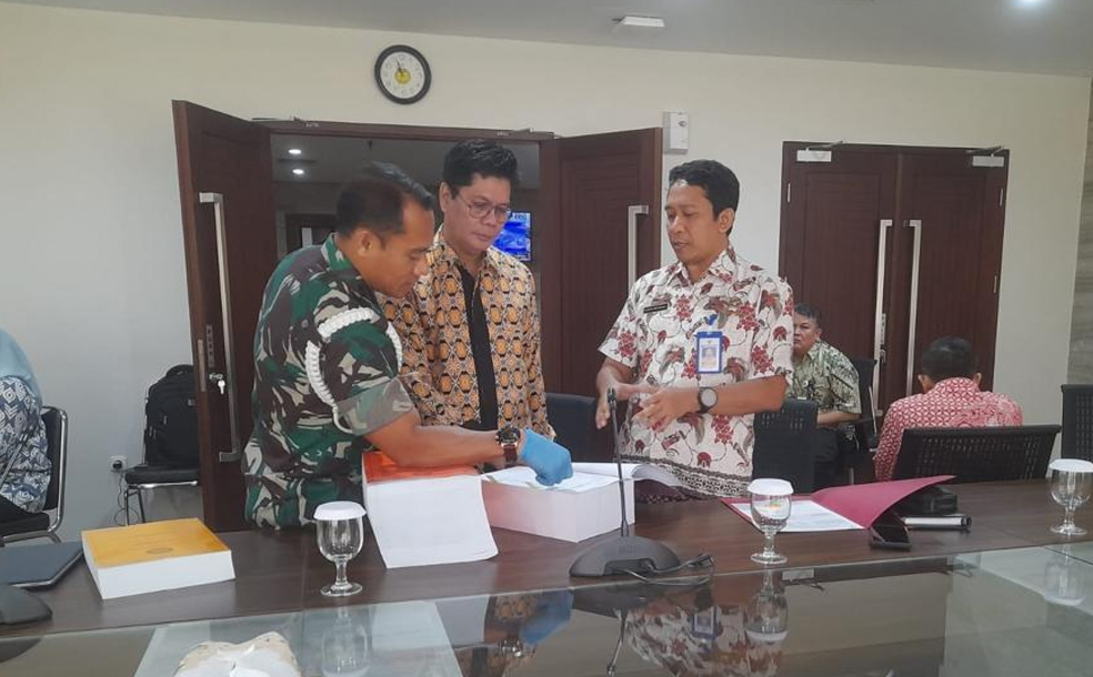 TNI dan KPK Geledah Kantor Basarnas, 1 Koper Barang Bukti dan CCTV Diamankan 