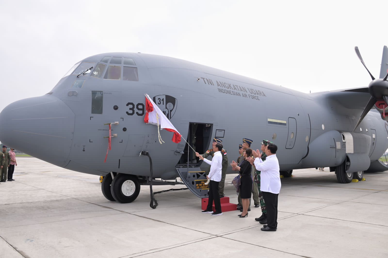 Jokowi Klaim Pesawat Super Hercules Baru TNI AU Sangat Canggih, Prabowo: Sejarah Terbesar untuk Pertahanan