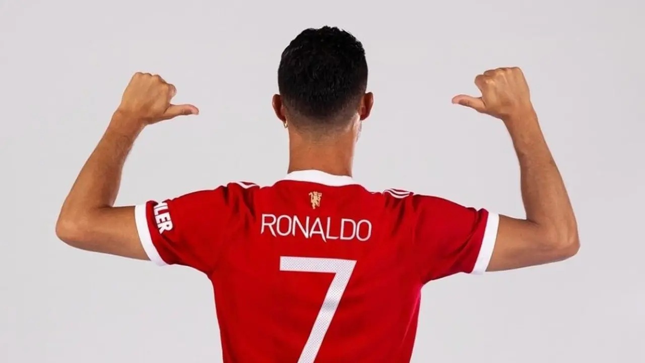 Manchester United Larang Cetak Nama Ronaldo, Beckham, dan Cantona di Jersey Resmi, Kenapa?