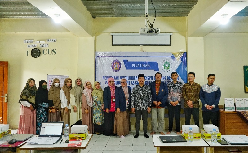 Tim Abdimas Polinema Latih Guru SMPIT As-Salam Membuat QR Code Literasi Multibahasa