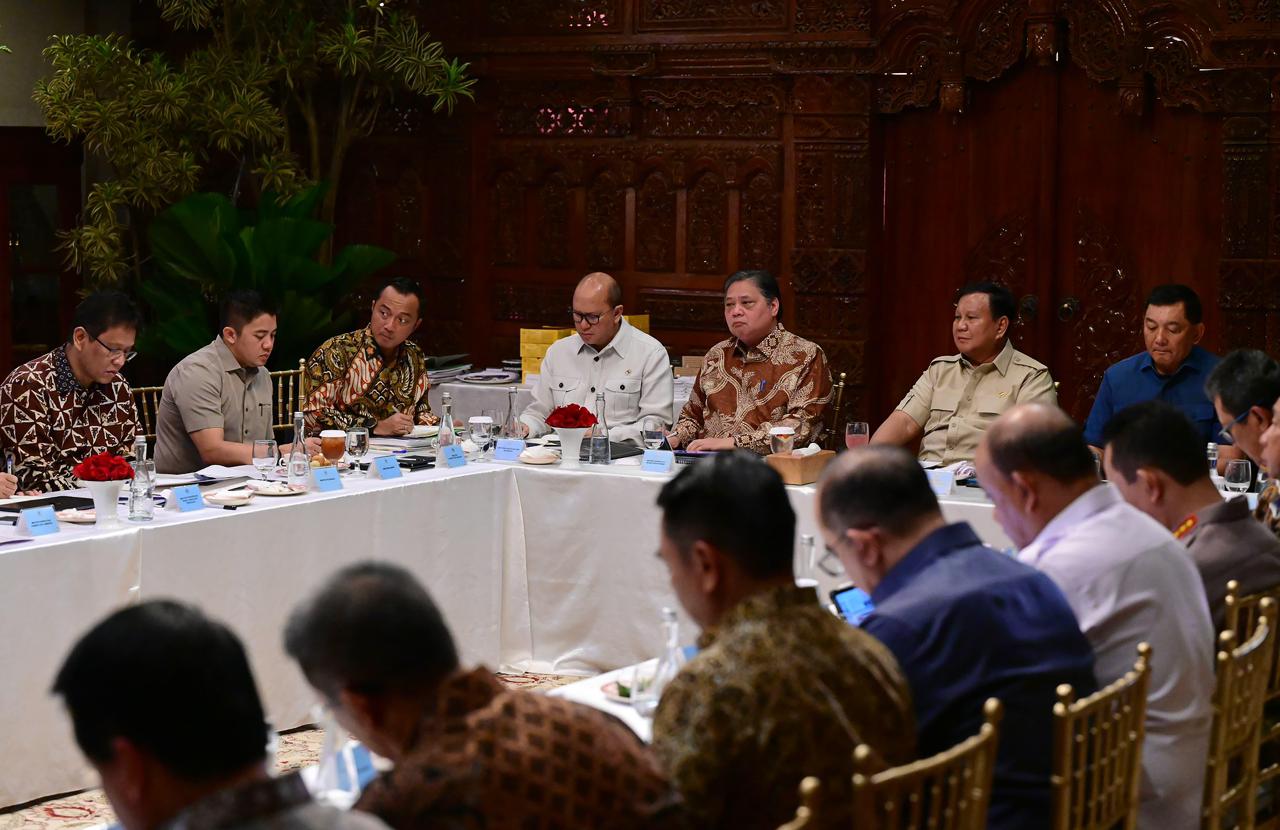 Prabowo Gelar Rapat Bersama Para Menteri Bahas Program Penting Pemerintah