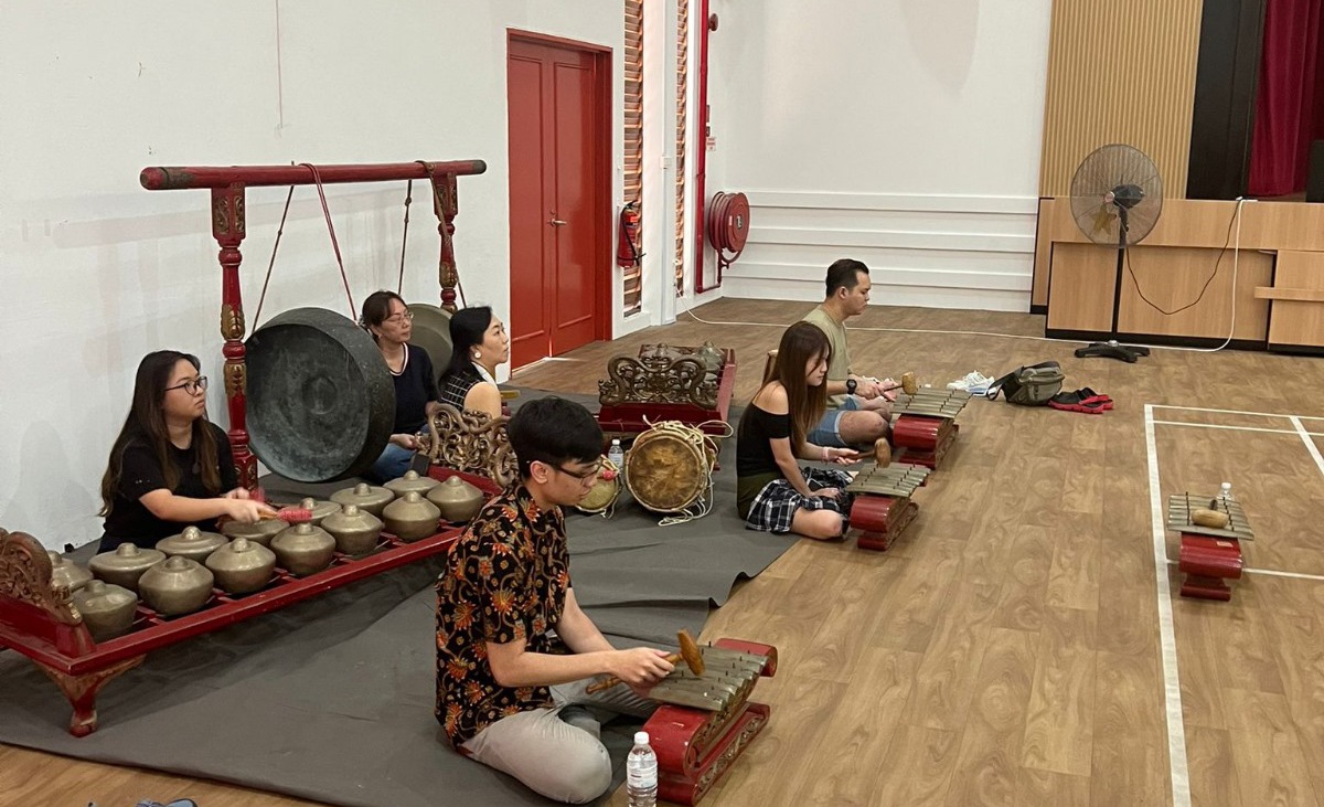 Datangkan Pengajar dari Universitas Negeri Malang, KBRI Singapura Latih Warga Singapura Main Gamelan