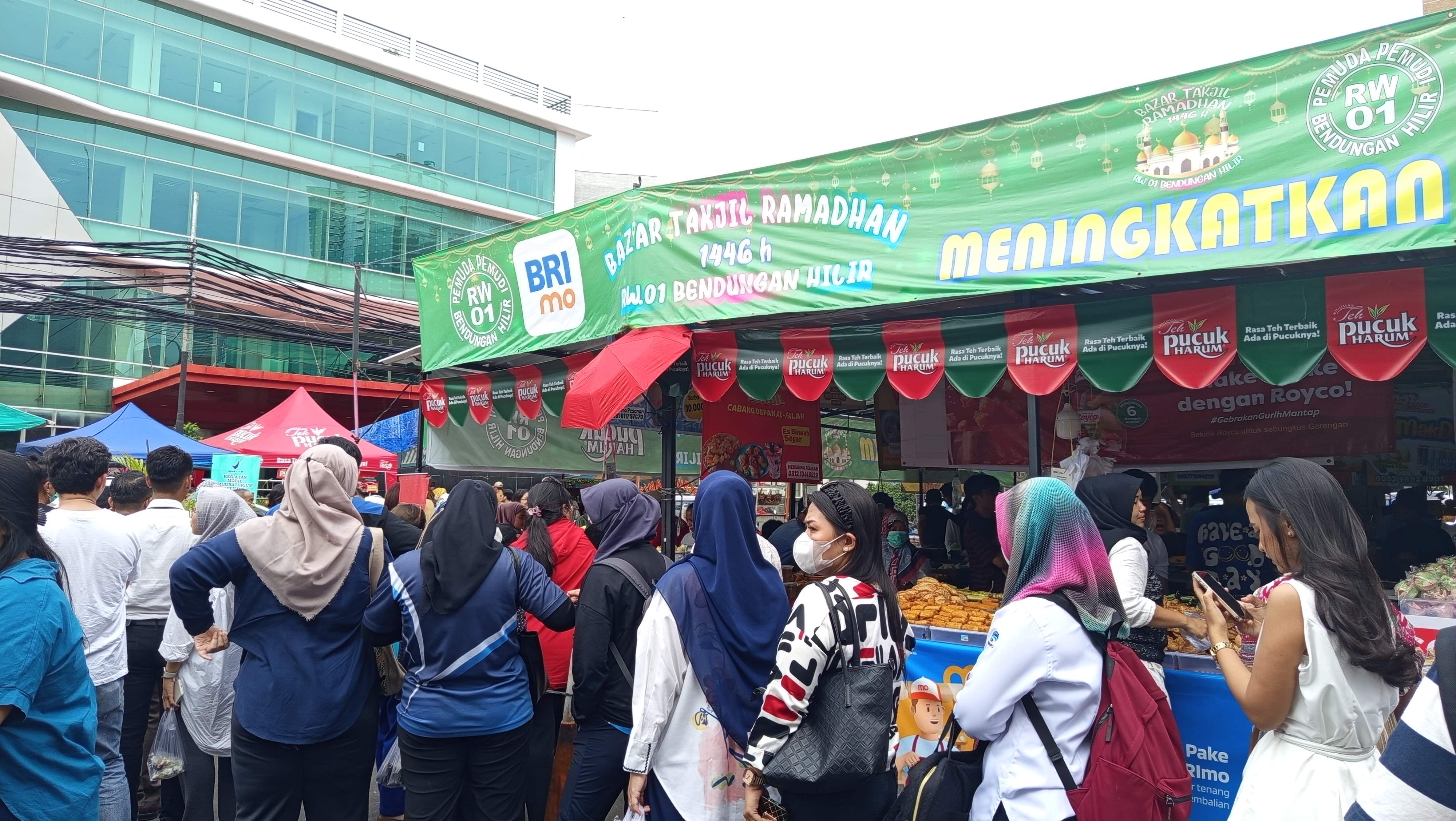 Kue Mangkuk Mengandung Pewarna Tekstil di Pasar Takjil Benhil, Begini Pengakuan Penjual