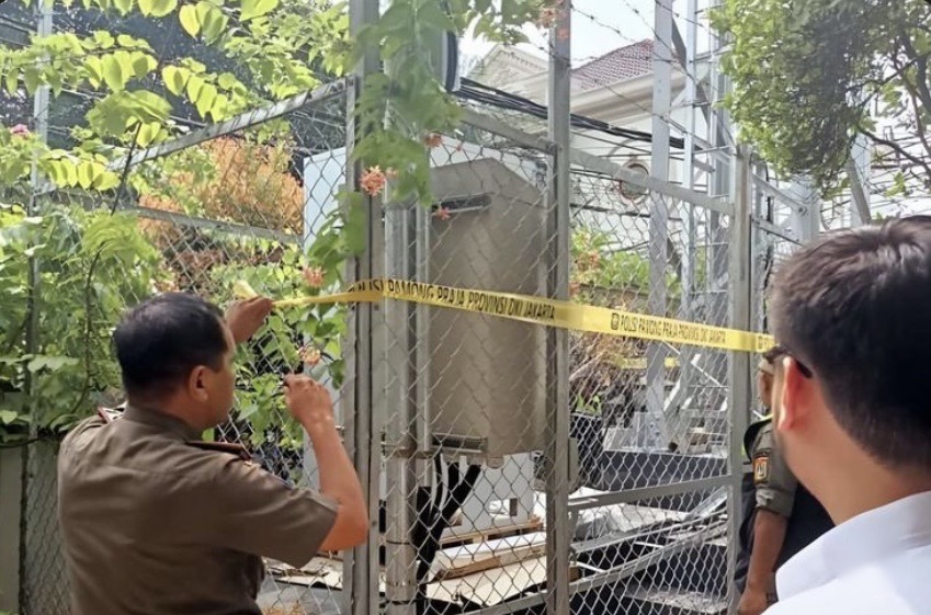 Buntut Laporan Dewan DPRD DKI Jakarta, Satpol PP Segel Tower BTS yang Tak Berizin di Kalideres